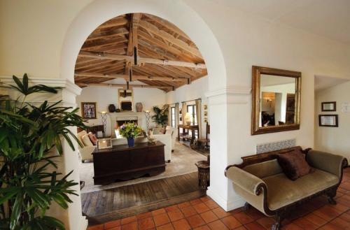 Интерьер гостиной с аркой. Арка в гостиной: ее основное предназначение