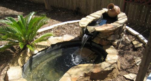 45 неожиданных способов сделать дачный фонтан своими руками. Фонтанчик на даче своими руками. Делаем из подручных материалов.