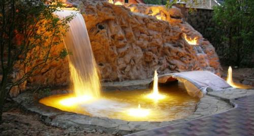 45 неожиданных способов сделать дачный фонтан своими руками. Фонтанчик на даче своими руками. Делаем из подручных материалов.