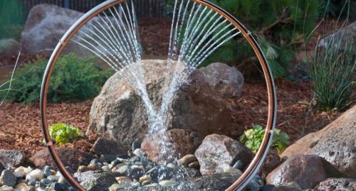 45 неожиданных способов сделать дачный фонтан своими руками. Фонтанчик на даче своими руками. Делаем из подручных материалов.