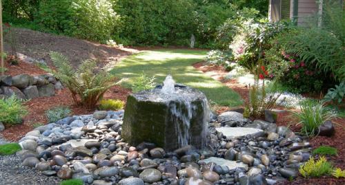 45 неожиданных способов сделать дачный фонтан своими руками. Фонтанчик на даче своими руками. Делаем из подручных материалов.