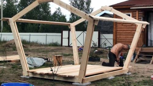 Простая беседка своими руками за один день. Как в одиночку построить беседку за 1 день из доски и ондулина