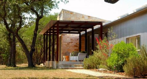 Навес во дворе частного дома своими руками. Навесы, пристроенные к дому