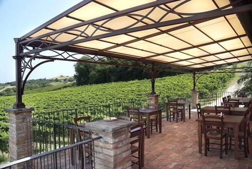 Дешевый навес своими руками. Из чего лучше сделать навес во дворе или на даче – 5 оптимальных вариантов