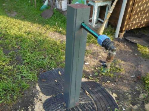 Как украсить колонку во дворе. Декорирование водоразборной колонки