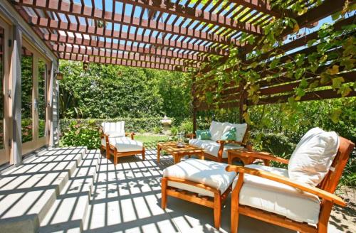 Уголок отдыха в саду. Зона отдыха на даче —, как организовать на даче или в саду. 105 фото самых успешных проектов и идей