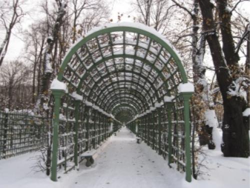 Другие варианты применения арок в дизайне сада. Особенности 01