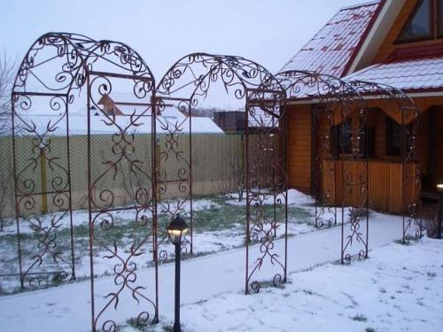 Садовые арки из металла своими руками. Разнообразие вариантов 07