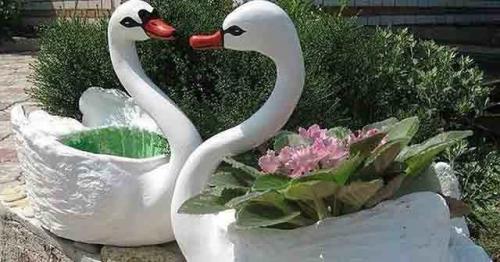 Как украсить дачный участок из подручных средств. Поделки для дачи из подручных материалов своими руками (новинки с фото)