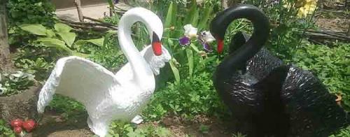 Как украсить дачный участок из подручных средств. Поделки для дачи из подручных материалов своими руками (новинки с фото)