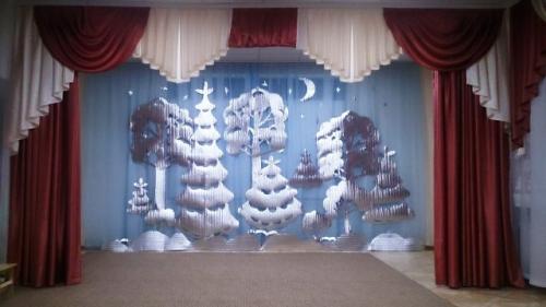 Как красиво украсить зал в детском саду на новый год. Украшения музыкального зала к Новому 2023 году