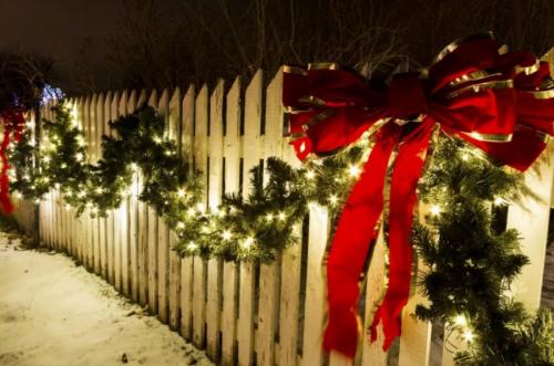 12 идей декора сада к Новому году. Новый год во дворе: как красиво украсить двор своими руками!